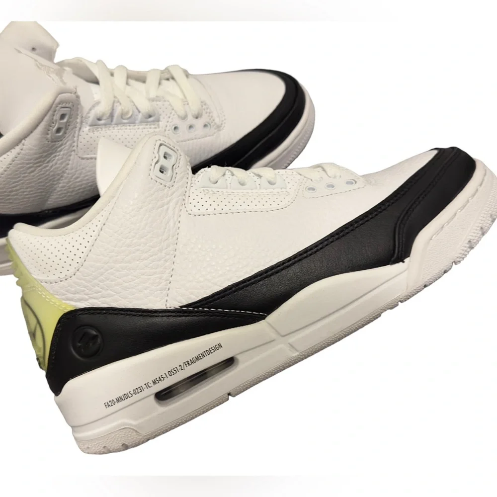 Jordan 3 retro Fragment (yellowing heel tab) Men’s 7/Women’s 9
